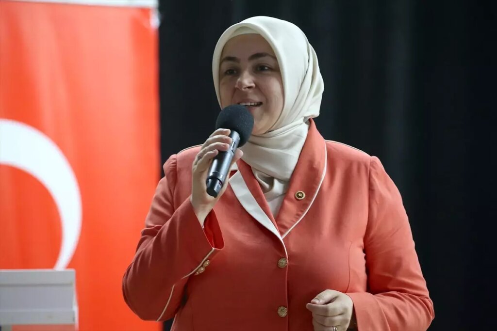 ak parti genel merkez kadin kollari baskani ercan karsta konustu aciklamasi LSxbhBfu