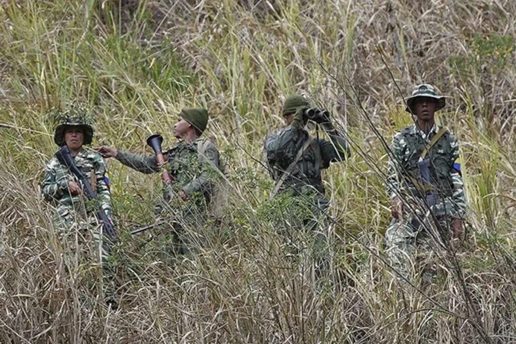 venezuela kolombiya sinirina 15 bin guvenlik gucu yerlestirecek FHr1BNSg