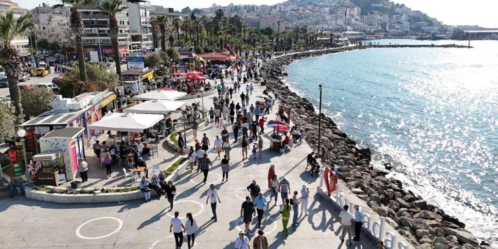 13 bin 750 turist ayni gun kusadasina akin etti HRZAL4MT