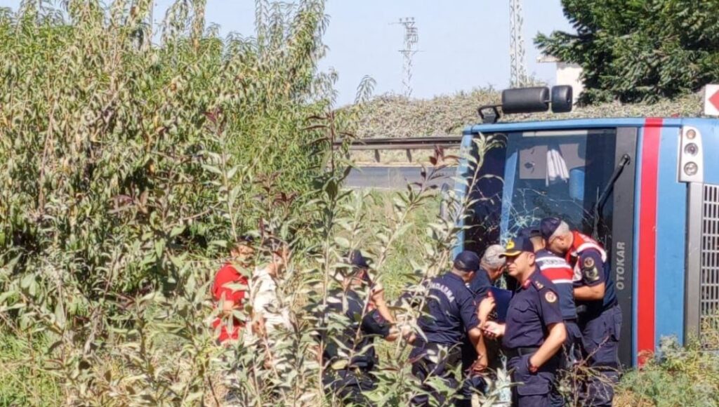 cezaevi ring araci devrildi 5i mahkum 12 kisi yaralandi hrjDYdDe