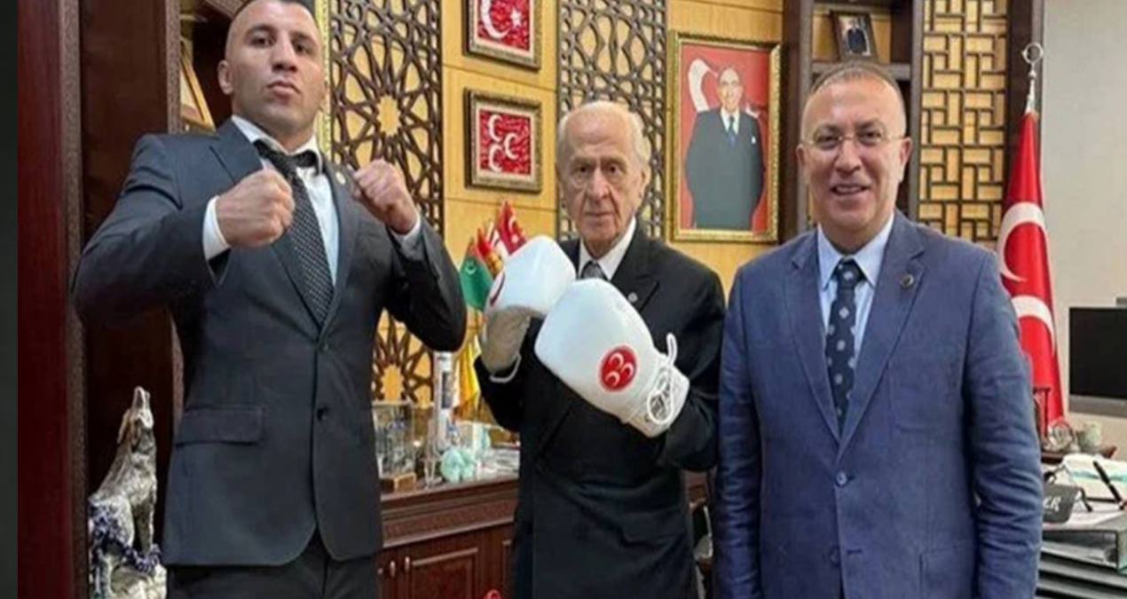 devlet bahceli boks eldivenleriyle poz verdi Gs1yhaPV