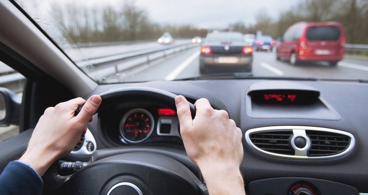 ehliyetsiz arac kullanmaktan yargilaniyordu mahkemeye aracini surerek geldi Vp5T9zQg