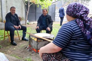 bilecik valisi faik oktay sozer kuplu koyunde vatandaslarla bulustu daujbTQy.jpg