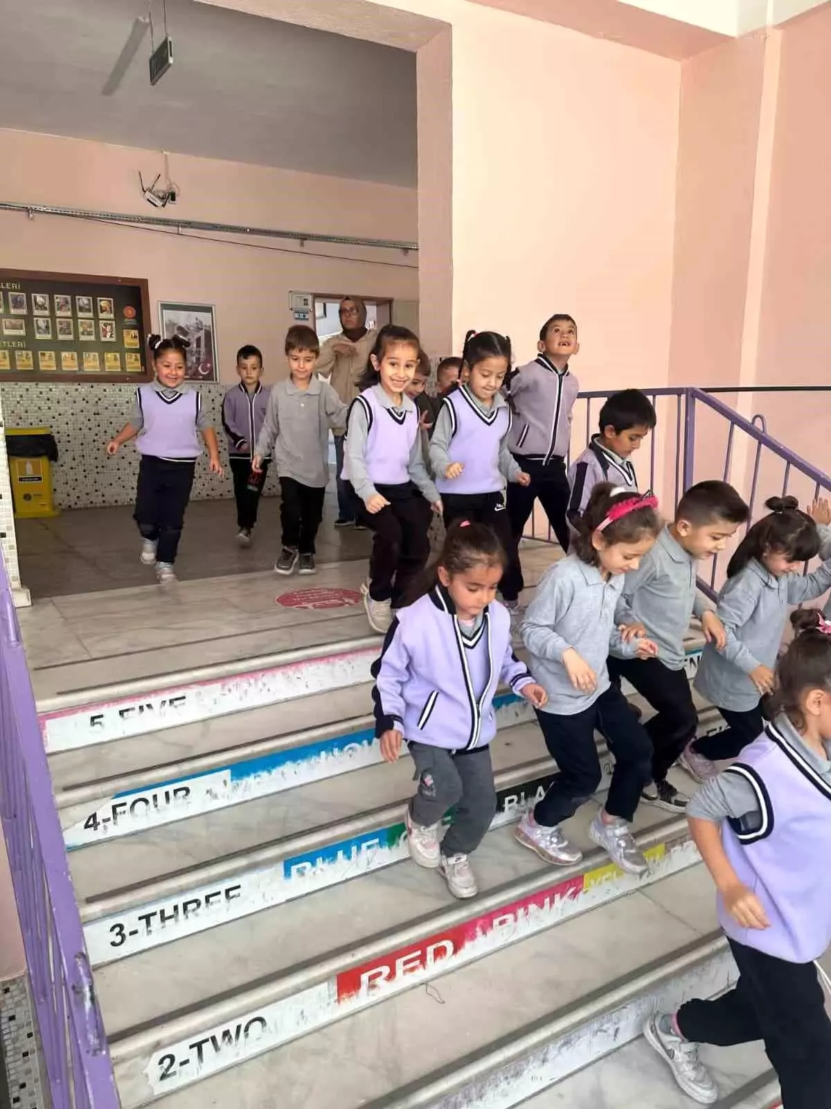 cumhuriyet ilkokulunda afet tatbikati gerceklestirildi Ld6ysVPP.jpg