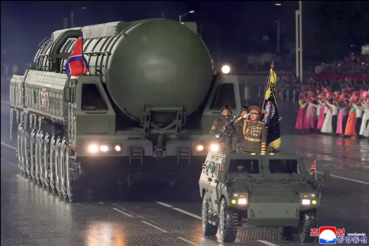 kim jong un tarihin en guclu nukleer silahini tanitti MQf5ZLVg