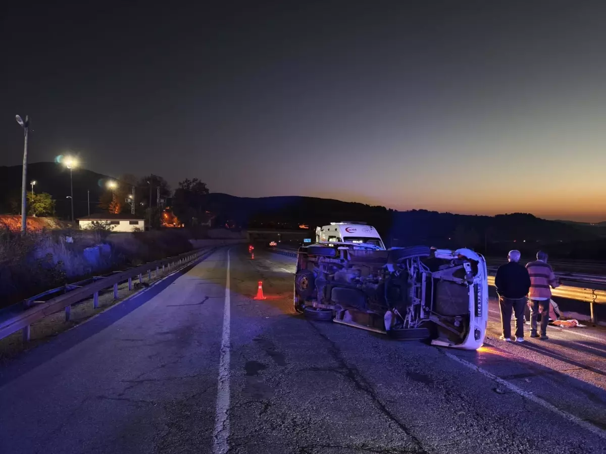 samsunda minibus kazasi 9 yarali NcrVS2ZW