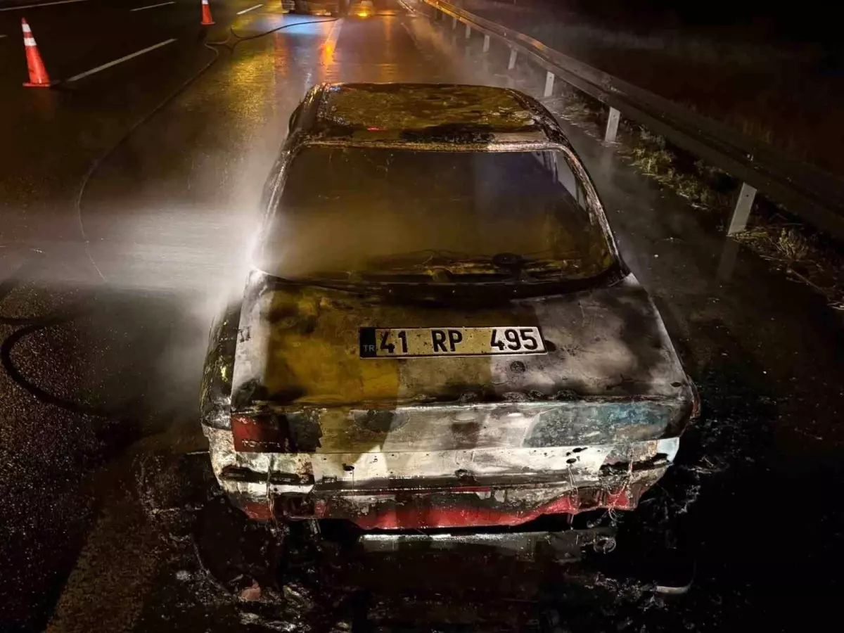 tem otoyolunda yangin bir otomobil kul oldu XKBsRPQ8.jpg