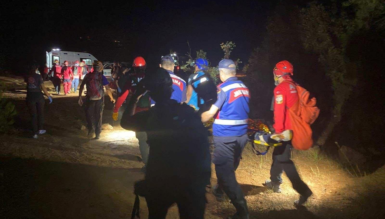 yuksekten dustuler magaradaki iki cocuk kurtarildi FqzwT6vz