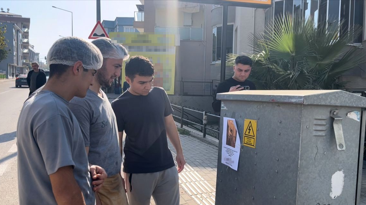 bursadan bir tanidiginin fotografini her yere asti kizlarinizi bu adamdan uzak tutun GmAPPRXN.jpg