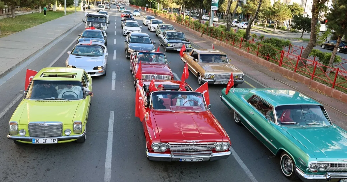 kayseri talastan klasik araclarla cumhuriyet coskusu rf3c6Ogb.webp