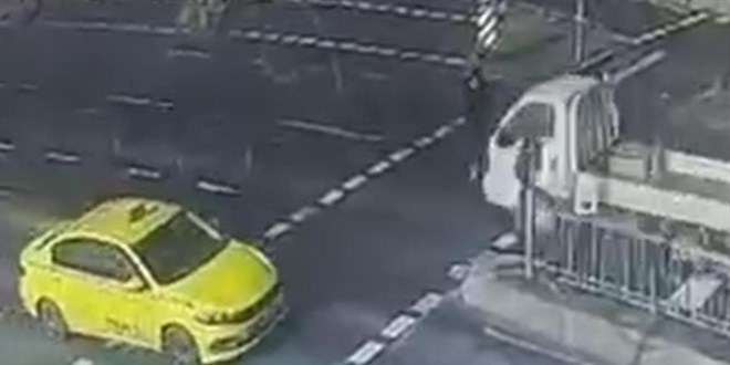 kirimizi isikta gecerek bir kisinin olumune neden olan surucuye 5 yil hapis xmZPR6Ln.jpg