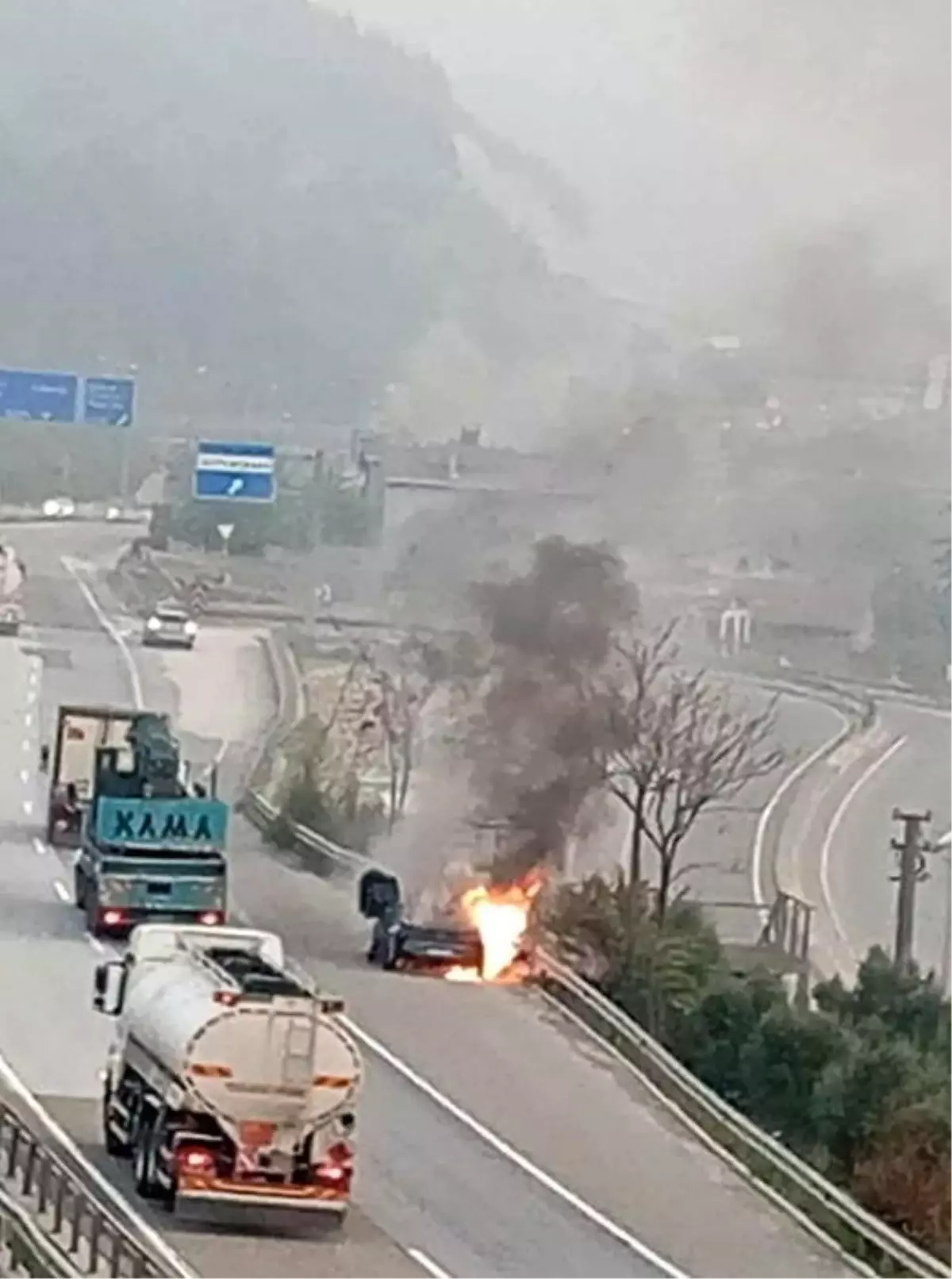 pamukovada seyir halindeki otomobil alev aldi IdRtdmul.jpg