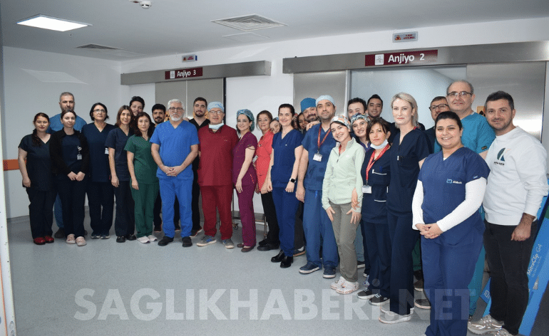 Samsun’da Tarihi Operasyon: OMÜ Tıp Fakültesinde İlk Kez Ameliyatsız Kalp Kapağı Mandallama (MitraClip) İşlemi Yapıldı • Sağlık Haberi