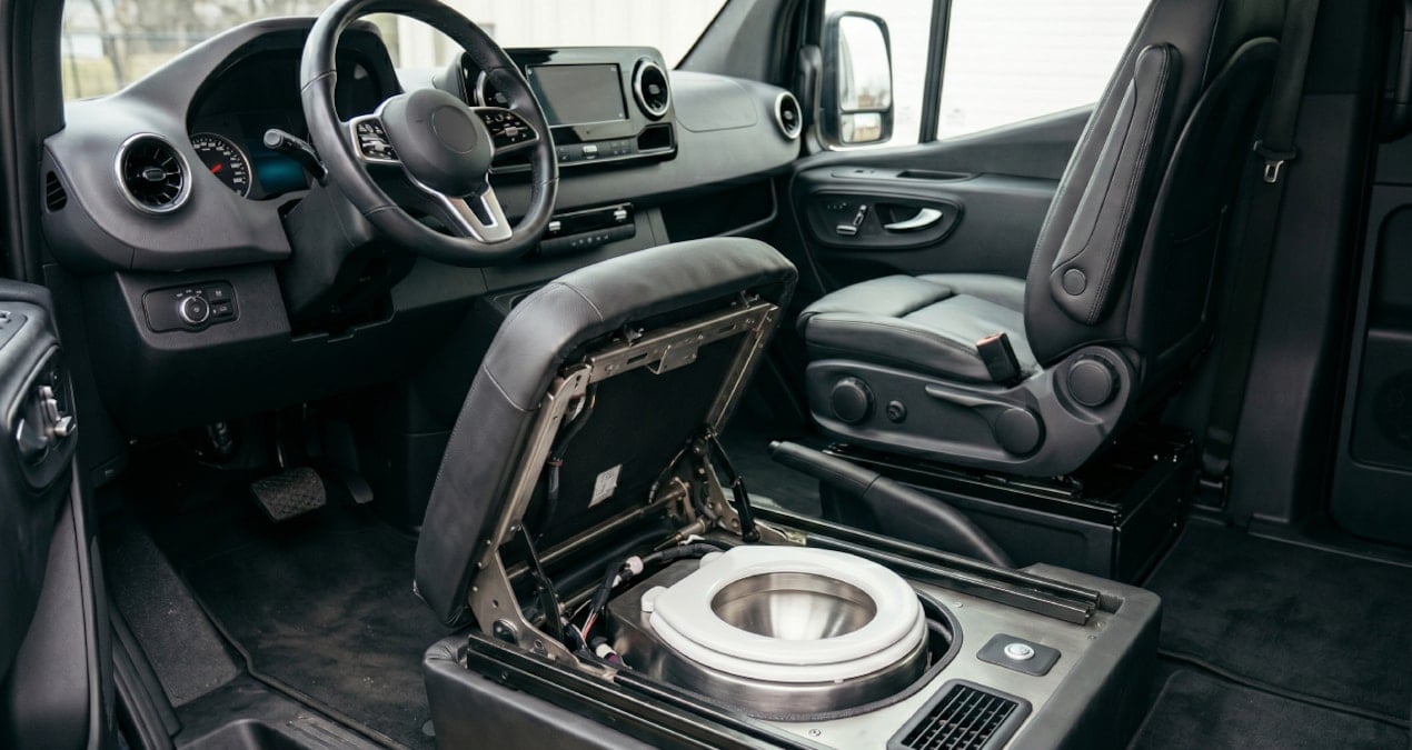 Elektrikli Araçlarda Yenilik: Koltuk Altında Gizli Tuvalet Sistemi Patentlendi