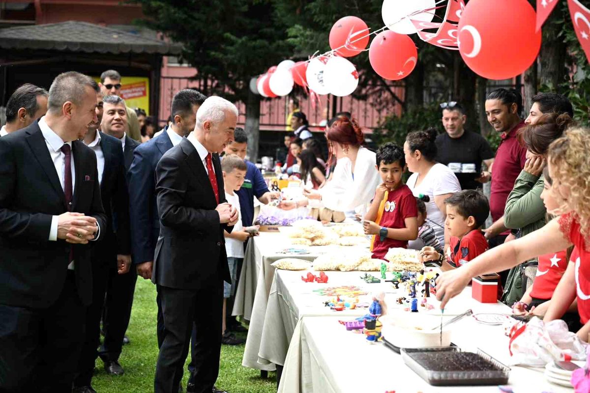 luleburgazda-okuyan-kampus-acik-hava-kutuphaneleri-projesi-etkinligi-cOf3XEOi