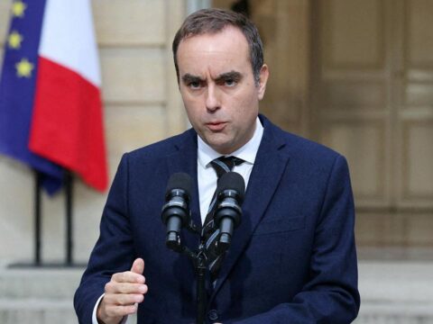 Fransa hukumetinde uyusturucu testi bazi calisanlar isten cikarildi rIdjsW7Q