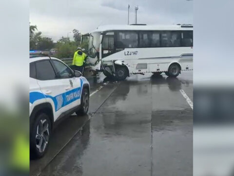 Istanbul havalimani personelini tasiyan servis kaza yapti 3 yarali 6DrguePQ